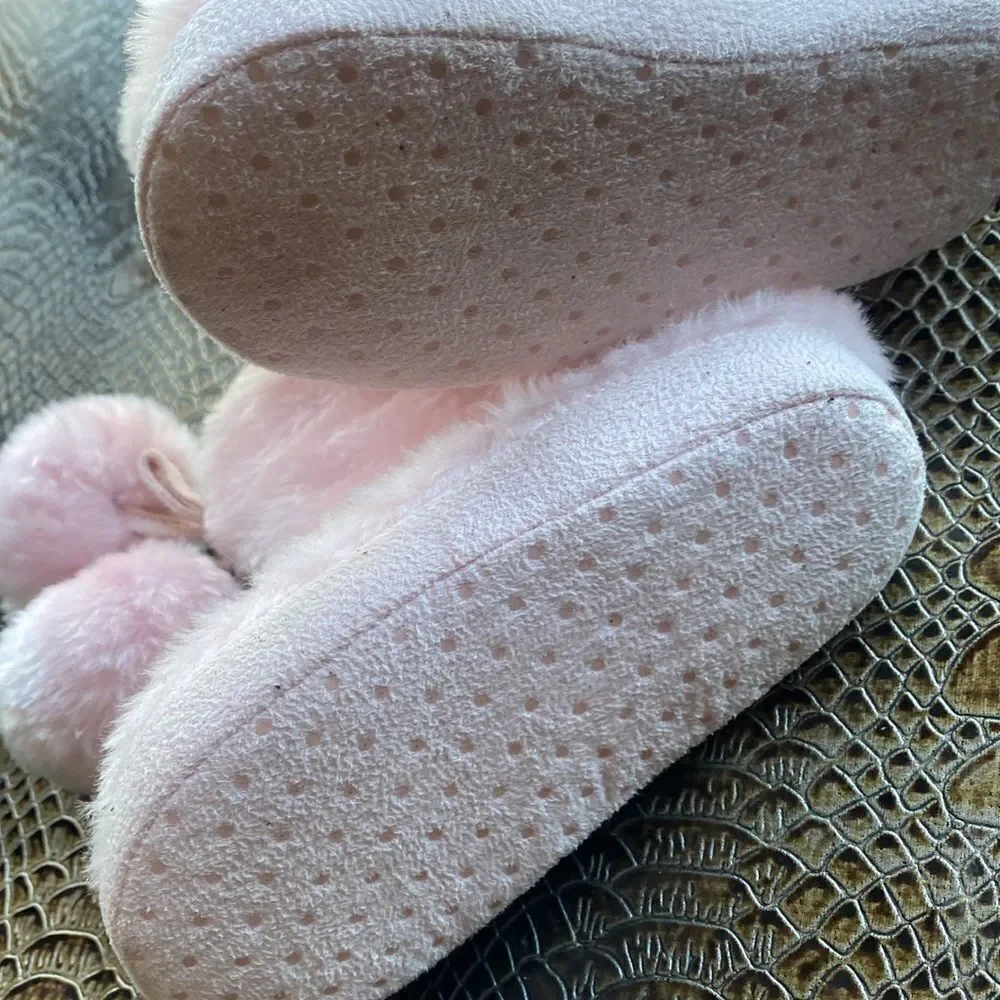 Little girls old navy fluffy pink slippers 8